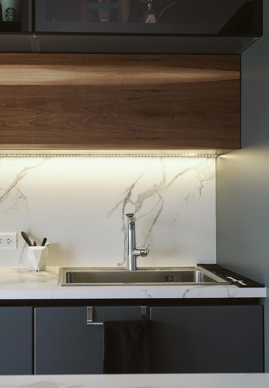 Modern kitchen detail with marble surfaces and refined finishes.